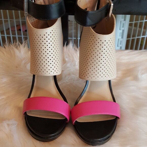 🌸💐🌺JUICY COUTURE MULTI-COLORED PLATFORMS - Picture 1 of 5